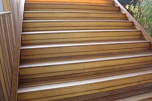 İroko -İreko- Cafe Ahşap Merdiven